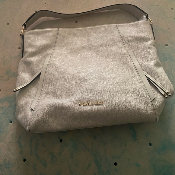 Michael Kors Handbags - Michael Kors Light Gray Pebbled Leather Hobo with Gold Logo
